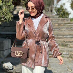 ترنش ساتان بني لامع بحزام وحجاب متناسق وحقيبة كتف مستوحاة من المصمم - تجارة الجملة من تركيا