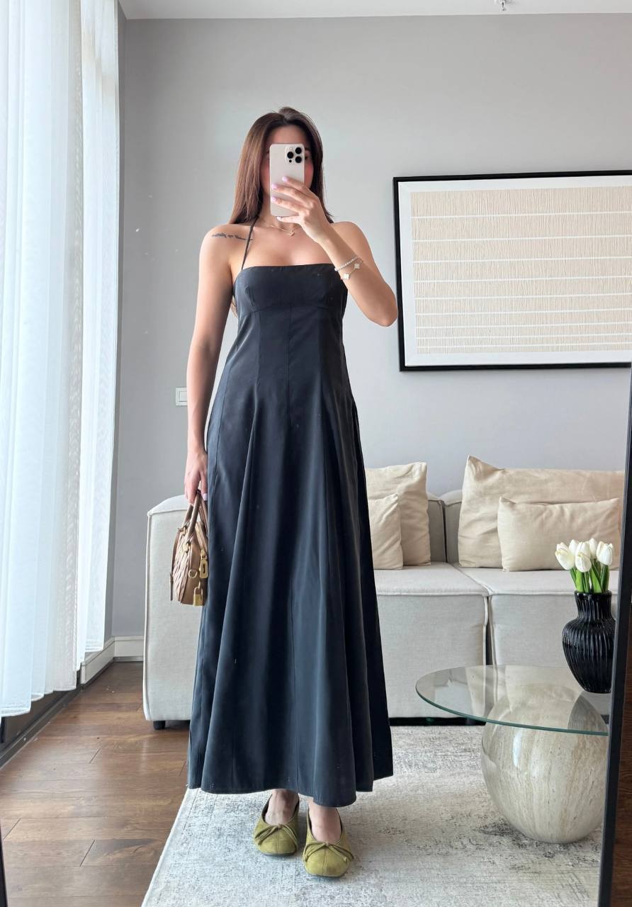 Vestido maxi halter negro con corpiño ajustado y falda en A - Turquía al por mayor Vestido maxi halter negro con corpiño ajustado y falda en A - Turquía al por mayor