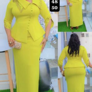 Vista frontal del top con peplum color lima-verde con botones cubiertos, mangas tres cuartos con ribete de encaje y falda lápiz larga a juego. Disponible para mayorista en Turquía.