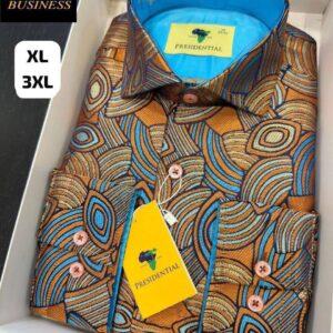 Gefaltetes orange-blaues Hemd mit konzentrischen Wirbelmustern und türkisfarbener Innenkragen, in einer Geschenkbox präsentiert. - Großhandel Türkei