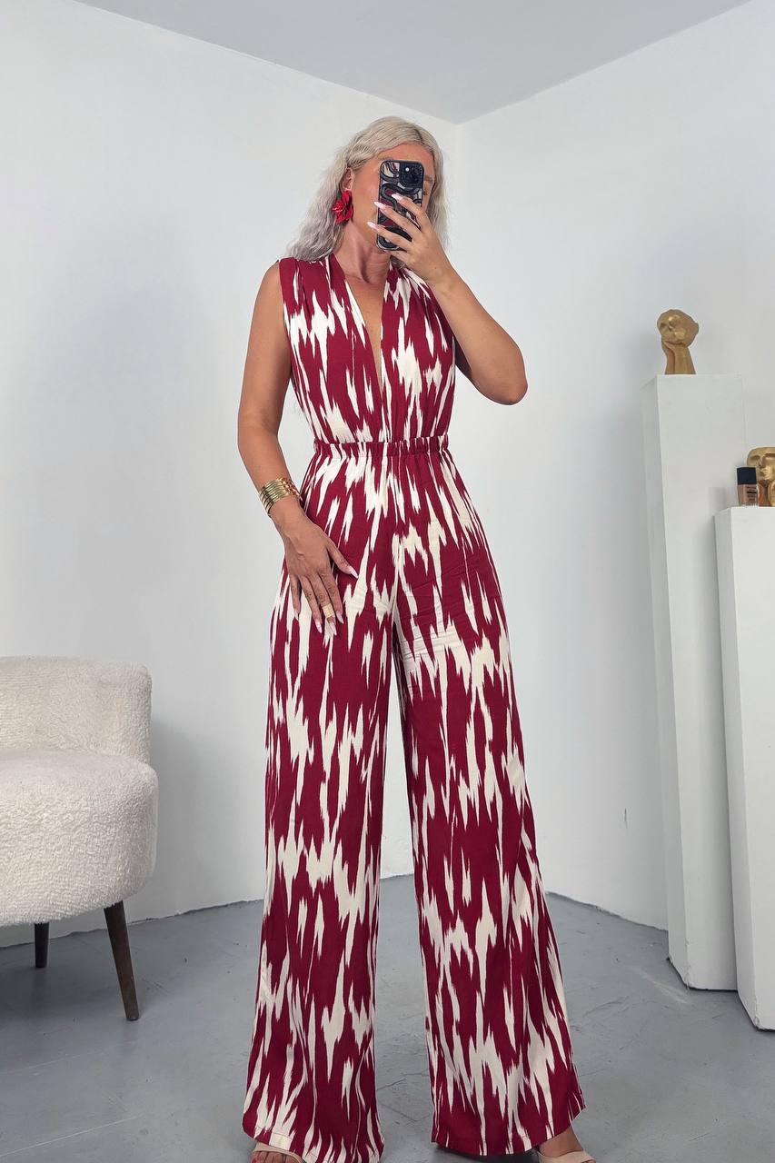 mono-ikat-rojo-3156 – Turquía Mayorista Vista frontal de mono sin mangas de pierna ancha en ikat rojo y blanco con cintura elástica y escote en V profundo. - Turquía Mayorista