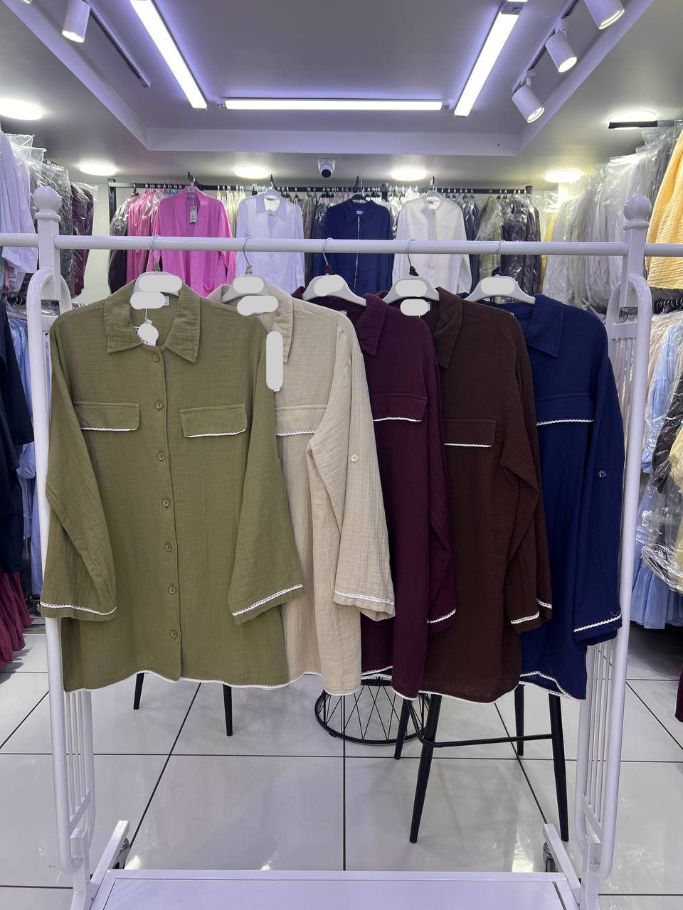 burgundy-tunic-styling-3914-تركيا-بالجملة قميص burgundy بقصة A-line مريح مع إغلاق أزرار، وربطة خصر من الحبل وتقليم أبيض مقوس عند الأطراف على الأكمام. متاح بالجملة في تركيا. - تركيا بالجملة