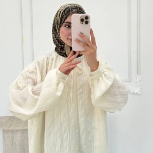 Lockere elfenbeinfarbene Crinkle-Tunika mit zwei gestuften Säumen, gerafften Ballonärmeln. - Großhandel Türkei
