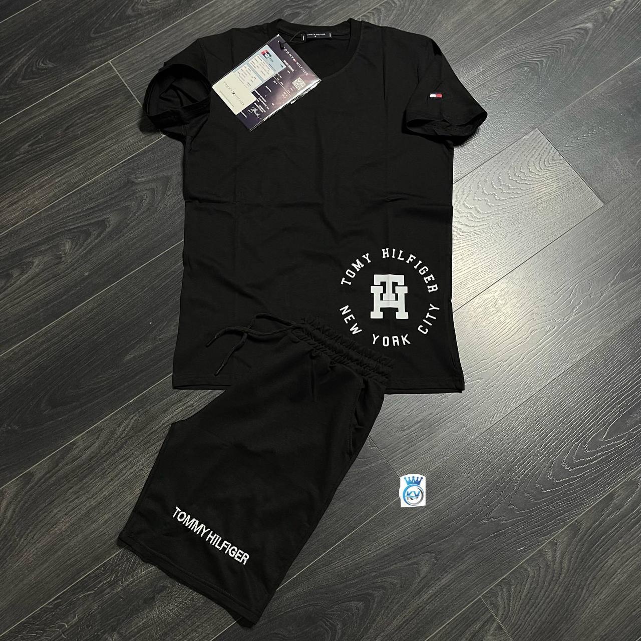 black-cotton-lounge-set-4827 Black short-sleeve crew-neck T-shirt paired with matching drawstring shorts and white chest and leg graphics available for wholesale in Turkey.