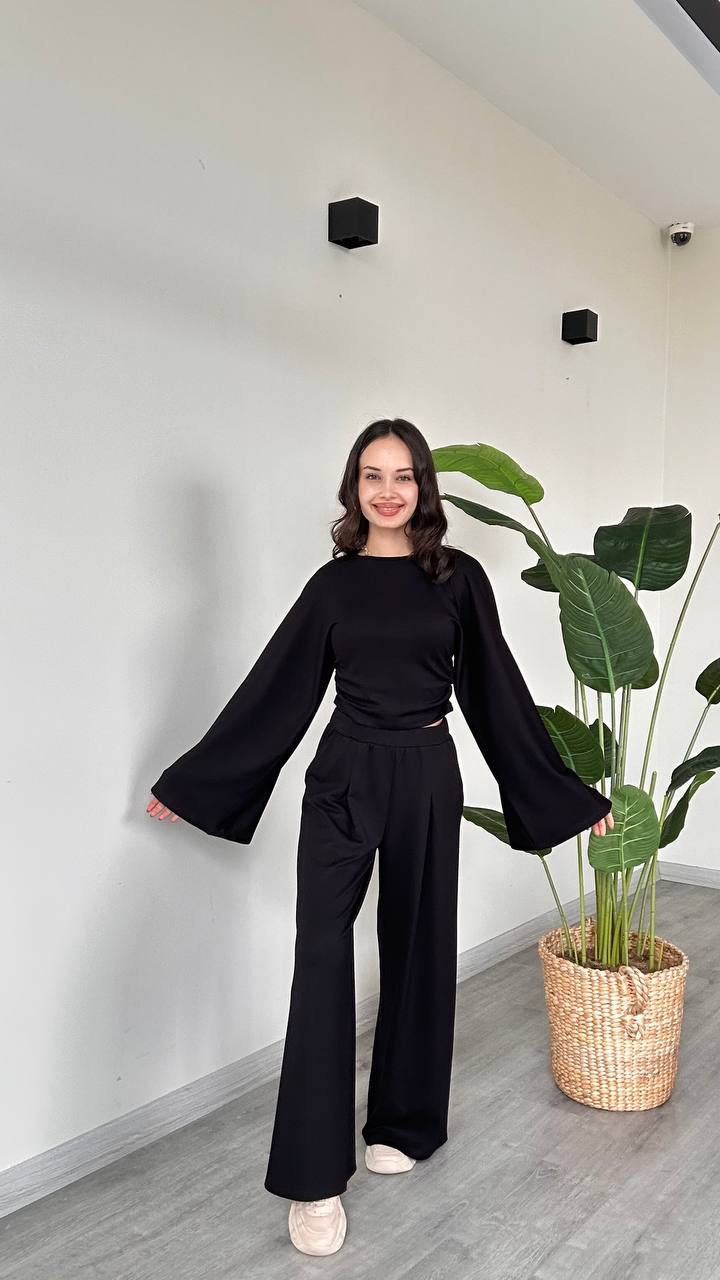 conjunto-manga-campana-negro-1964 – Mayorista Turquía Modelo con top corto negro de mangas campana y pantalones anchos a juego - Mayorista Turquía