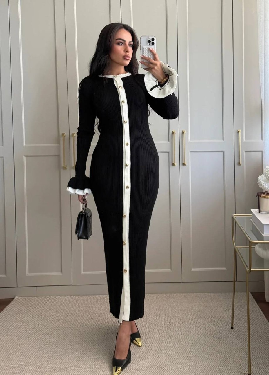 black-side-profile-6350- تجارة بالجملة في تركيا عرض جانبي لفستان أسود محبوك مع كشكشة أكمام كريم وياقة أمامية كريم ومركز مخطط بلون كريم من زاوية المرآة. متاح بالجملة في تركيا.