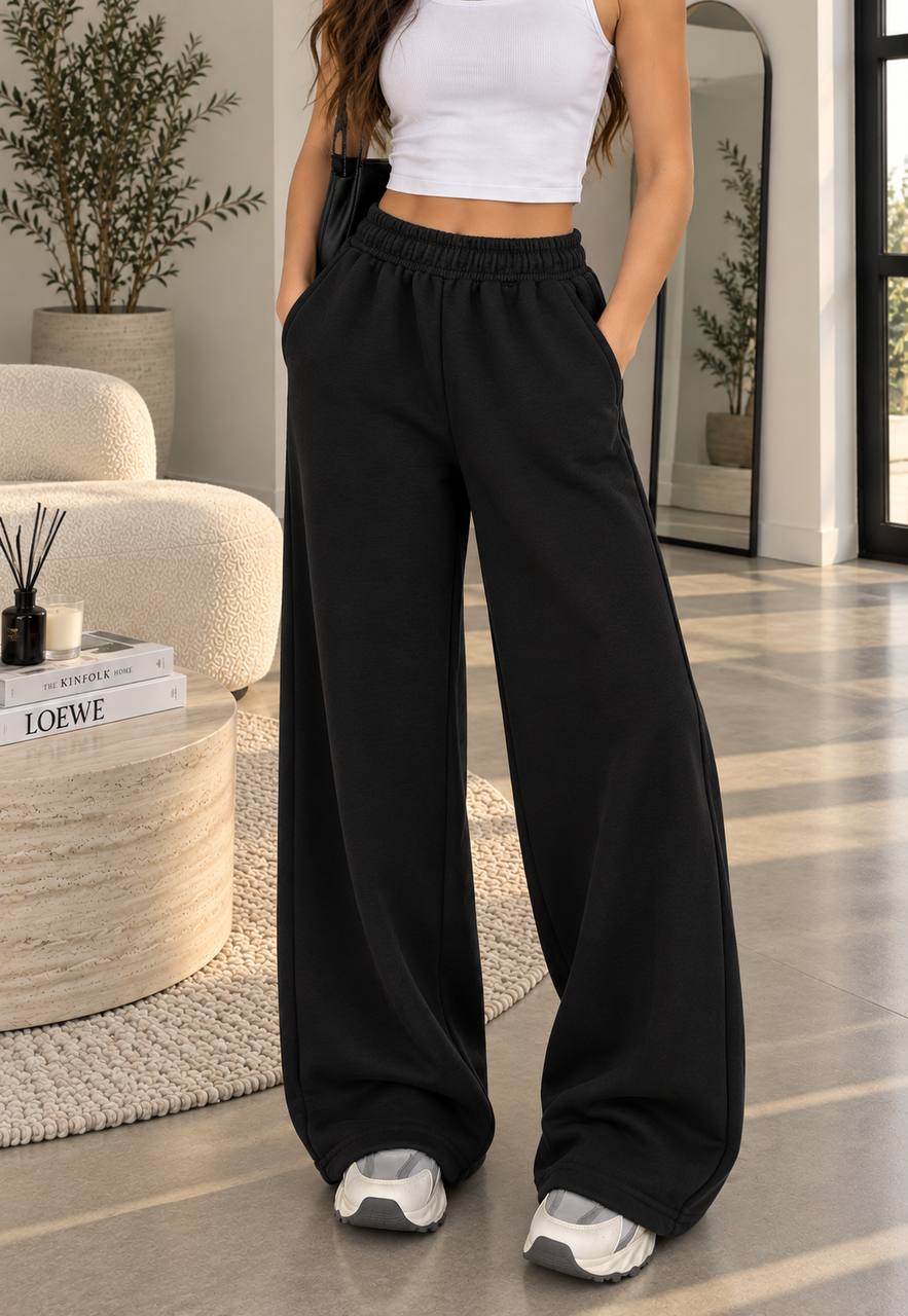 pantalones-chandal-negros-pierna-ancha-6384-mayorista-turquia Vista frontal de pantalones chándal negros de pierna ancha con cintura elástica y bolsillos laterales; disponibles para mayoristas en Turquía - Mayorista Turquía