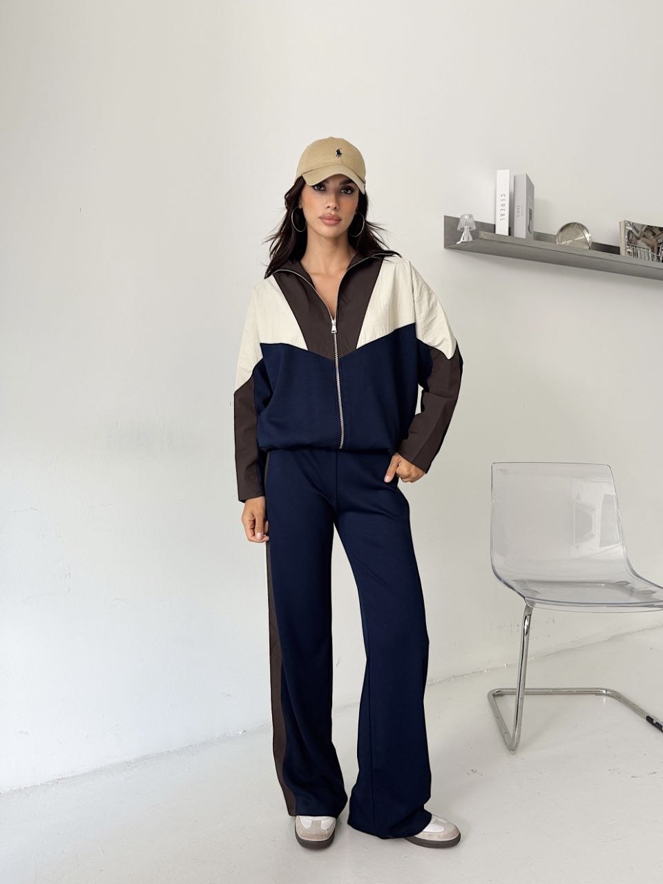 colorblock-tracksuit-front-5831 Full front view of a navy tracksuit with cream and brown jacket panels and wide-leg pants. available for wholesale in Turkey.