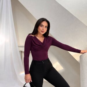بلوزة أرجوانية مُحكمة بأكمام طويلة وياقة كول وفتحة كتف صغيرة. - تجارة جملة تركيا