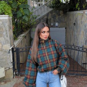 Chaqueta a cuadros verde azulado y amarilla con cremallera frontal dorada, puños y dobladillo fruncidos. Disponible para mayorista en Turquía - Mayorista Turquía