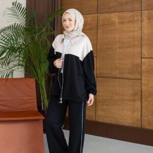 عرض ثلاث أرباع لجاكيت بسحاب بلون black وcream مع بنطال واسع وخط باهت - تركيا بالجملة