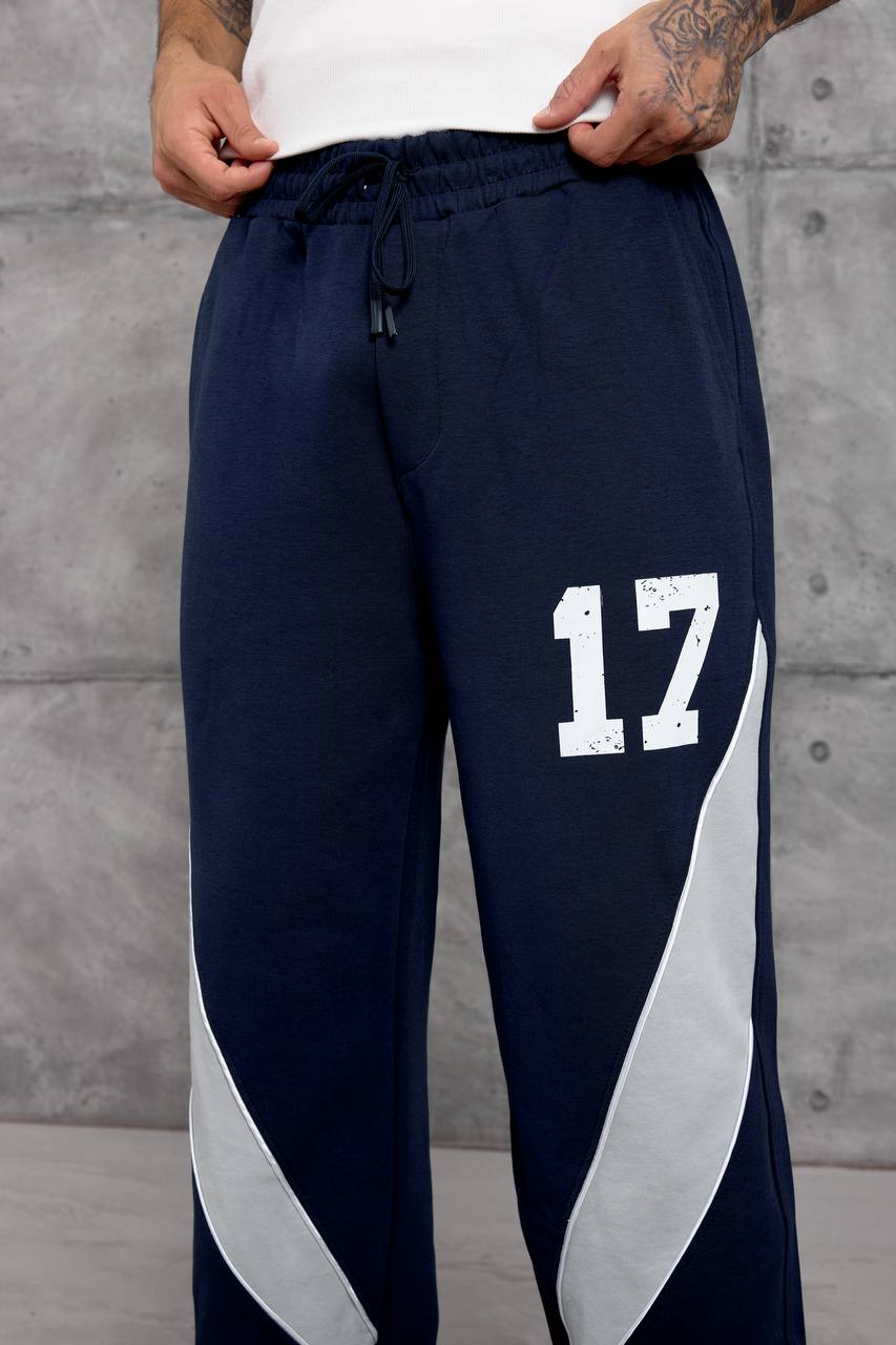 marineblau-jogginghose-taillenumfang-detail-7359 – Türkei Großhandel Nahansicht vorne mit elastischem Bund, marineblauer Kordel, abgenutztem weißen Nummer-17, und geschwungenen weißen Paneelen. - Türkei Großhandel