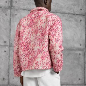 Rückansicht einer pinken cremefarbenen Blumenjacke mit Allover-Druck und langen Ärmeln – Großhandel Türkei